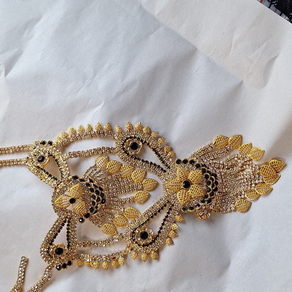 Extravagant Maximalism Bollywood Style Bib Necklace Gold & Green & Crystals read - Picture 3 of 8